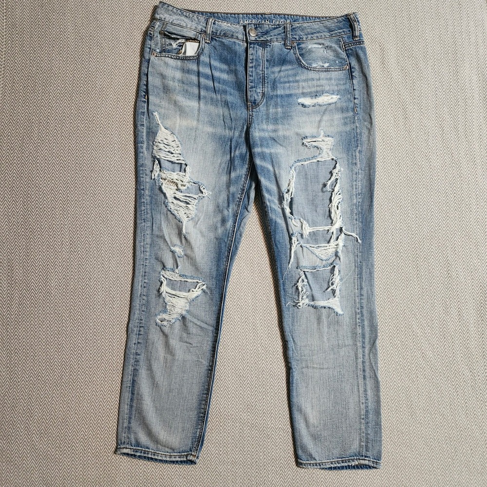 American Eagle Tomgirl Jeans Womens 14 Light Wash Distressed Cotton Button Fly
